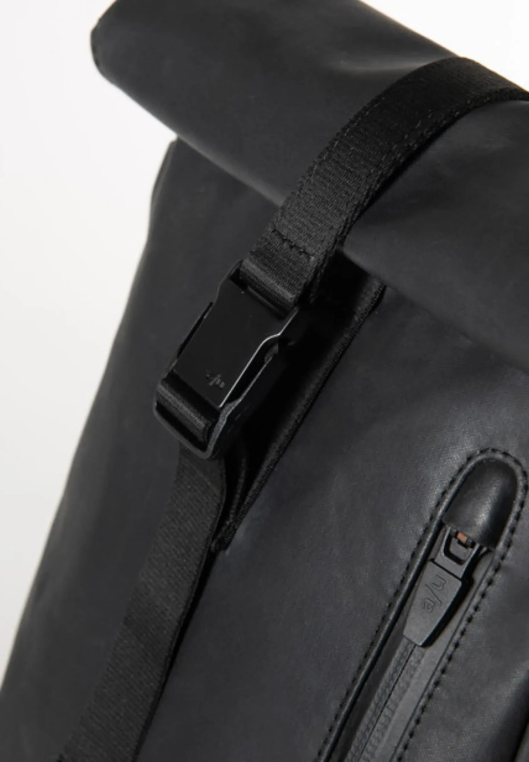 Aunts & Uncles Kuji RE Rolltop Umhängetasche black