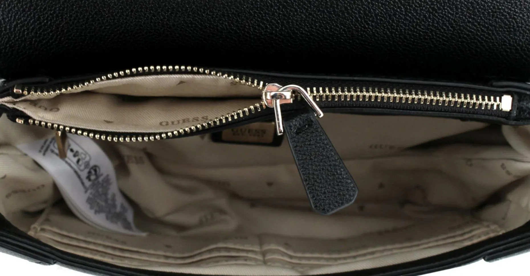 Guess Fedora Flap Schultertasche Schwarz